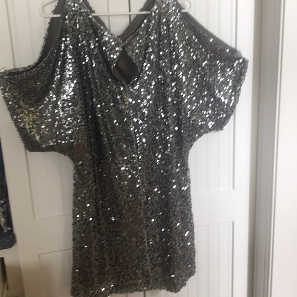 Gorgeous sequin shoulderless dress - Picture 3 of 3